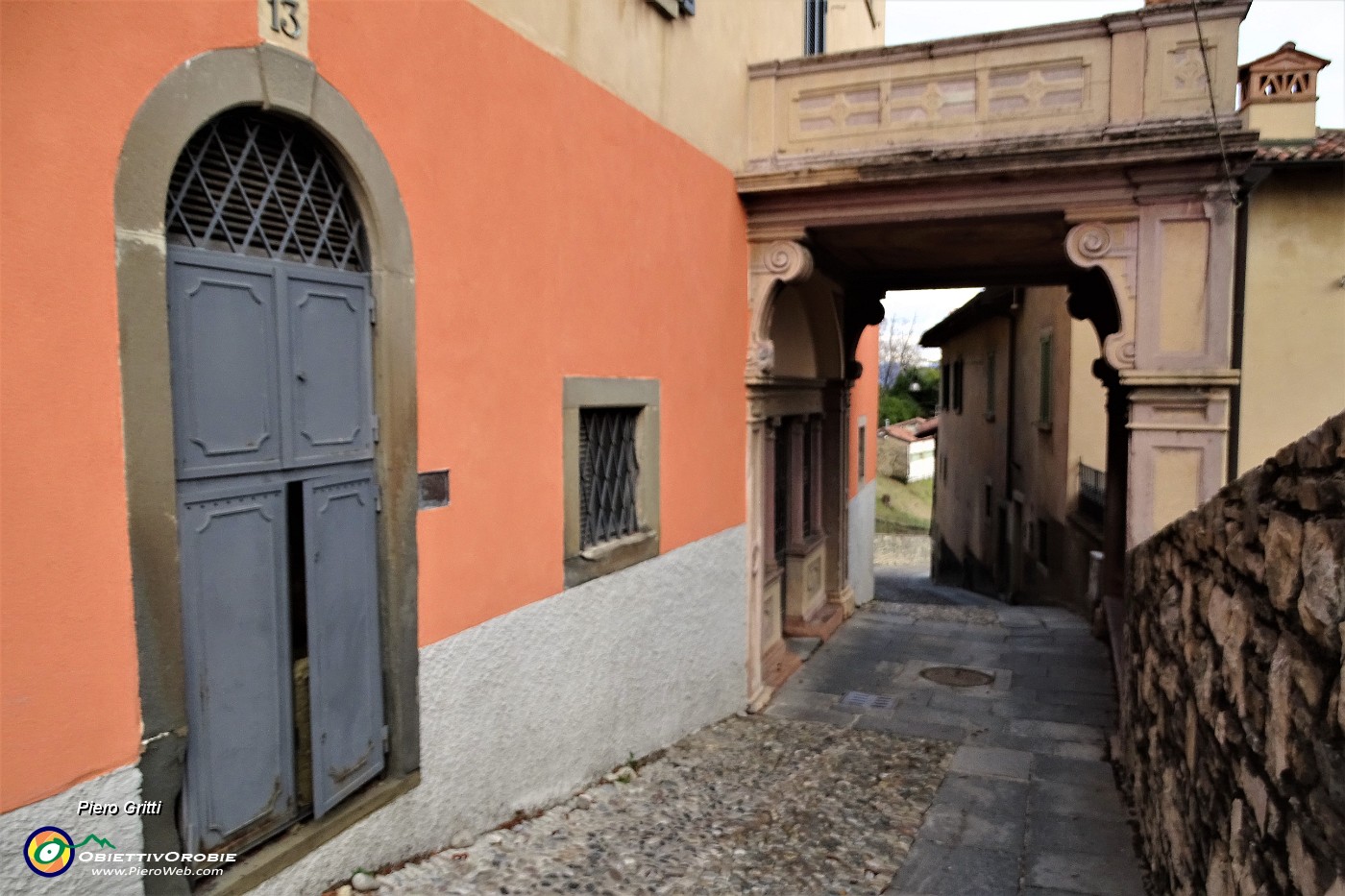 53 Scendendo da via San Vigilio.JPG